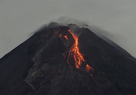 gunung merapi meletus 2021